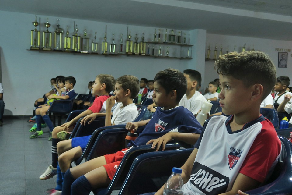 Fundación Yammine promueve el reciclaje con niños del RR Sport Club