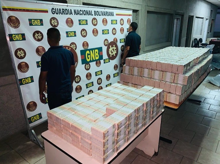 GNB decomisó 32 sacos de efectivo en Barcelona