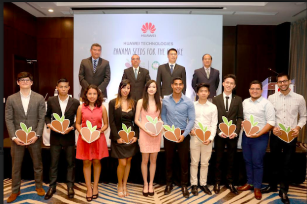 Huawei entrena a estudiantes panameños