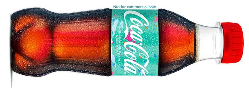 Coca-Cola fabrica una botella de basura marina