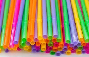 Nestlé introduce popotes de papel en Asia