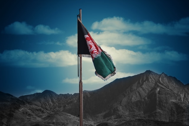 Afganistán y grupo talibán pide a EEUU que descongele fondos