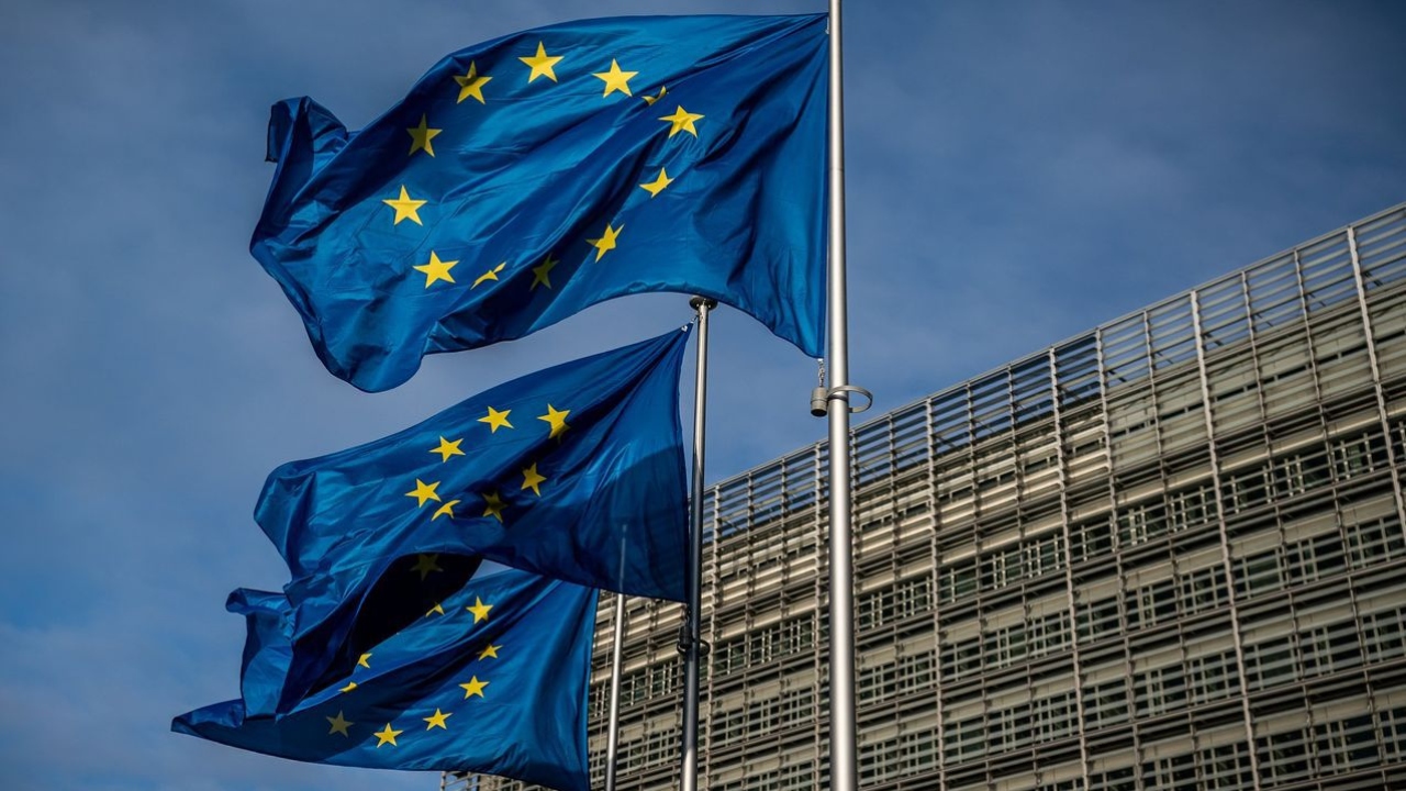 UE anuncia décimo paquete de sanciones contra Rusia