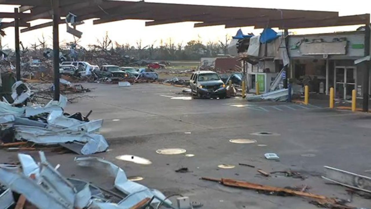 Devastador tornado deja 24 muertos en Mississippi, EEUU