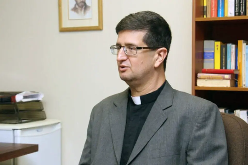 Universidad Católica Andrés Bello designó a su nuevo rector, el jesuita Arturo Peraza