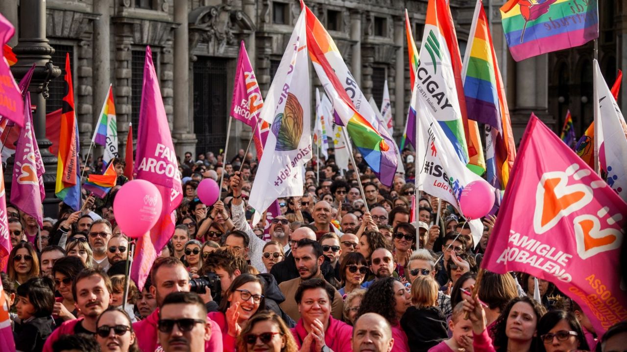 Protestas en Italia por ofensiva de Meloni contra familias homosexuales