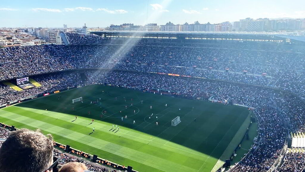 El Camp Nou se desbordó y brilló en finales lúdicas de la Kings League