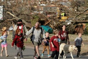 Fuertes tornados azotan ciudades de Arkansas y Iowa dejando destrucción