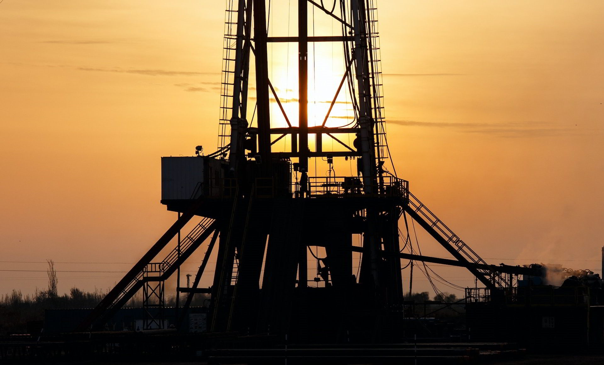 Países árabes de la OPEP informan nueva reducción de producción petrolera