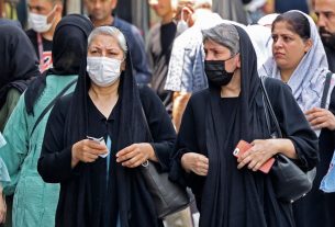 Policía de Irán cerró 155 negocios por atender a mujeres sin velo