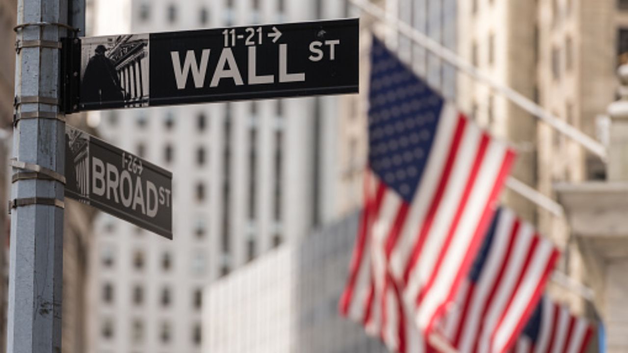 Wall Street se desploma y registra su peor día en un mes