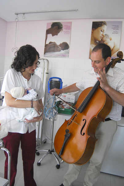 Escuchar música en el embarazo ayuda a procesar el lenguaje