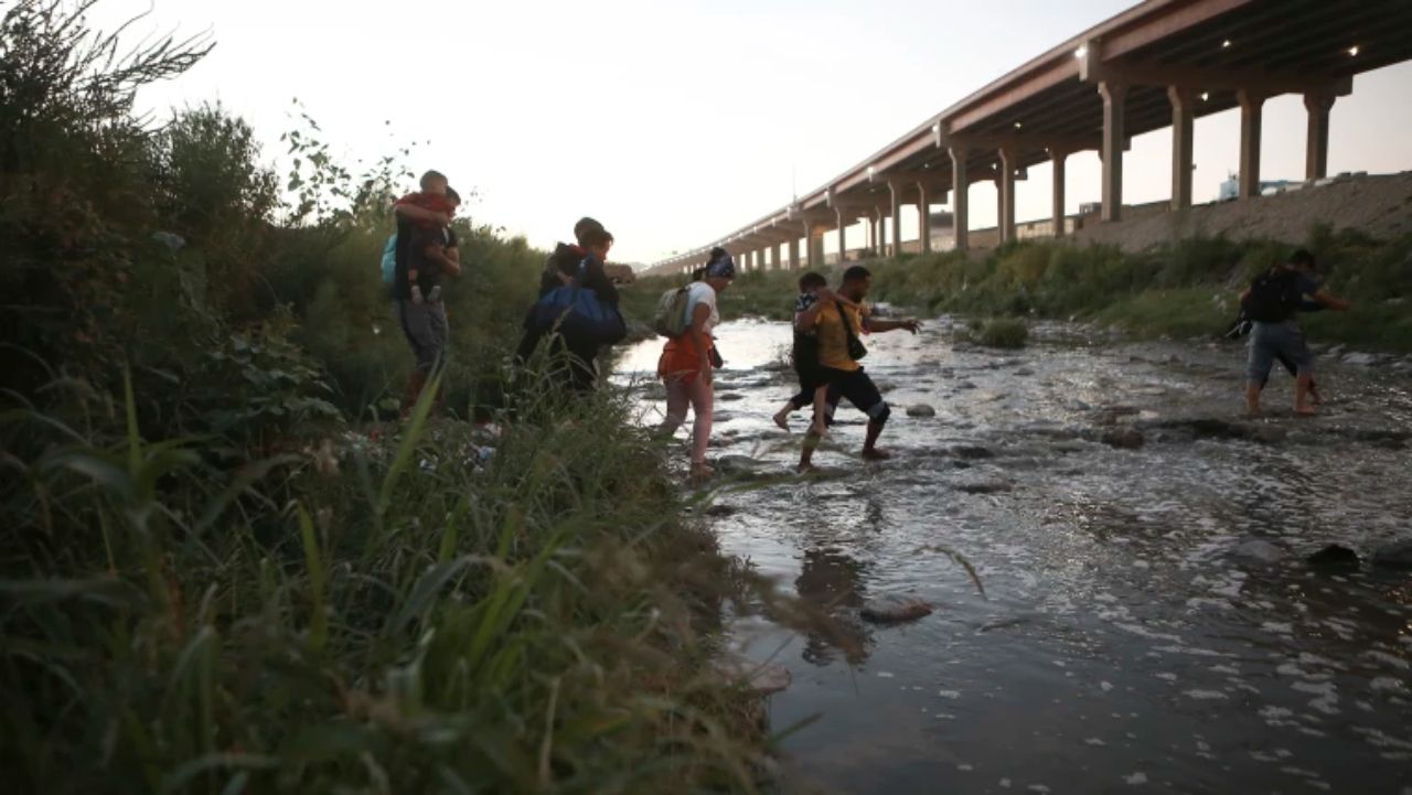 EEUU promulga ley que restringe acceso al asilo en frontera con México