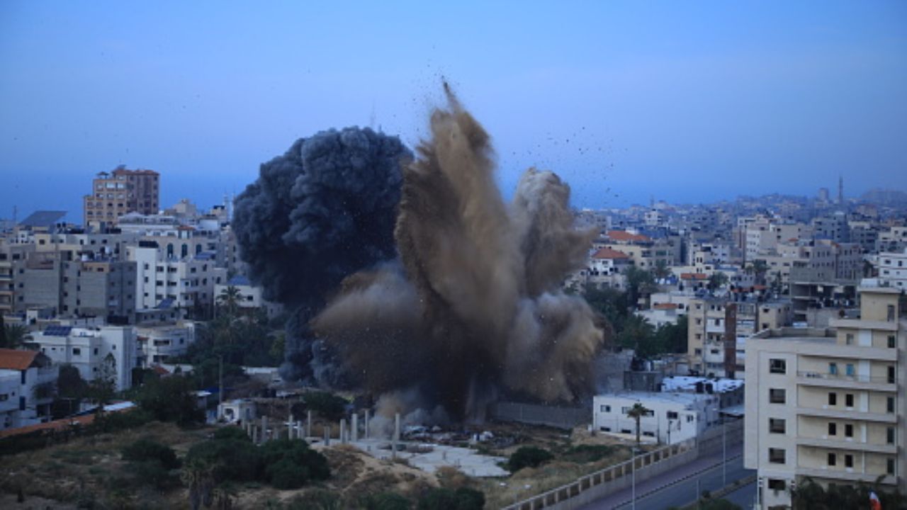 Milicias palestinas lanzan cohetes desde Gaza hacia Israel