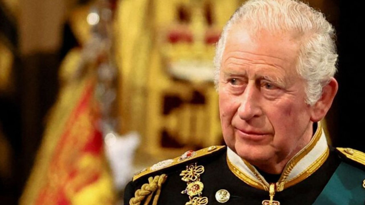 Rey Carlos III fue coronado en la Abadía de Westminster