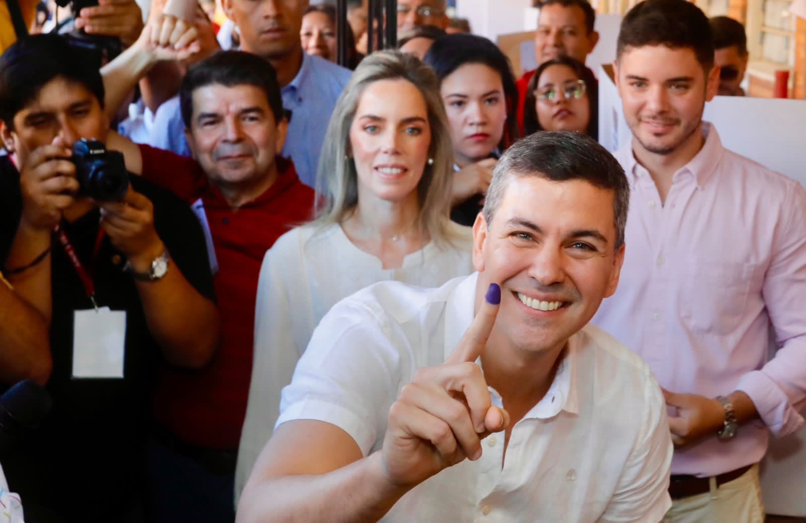 Santiago Peña ganó la elección presidencial en Paraguay
