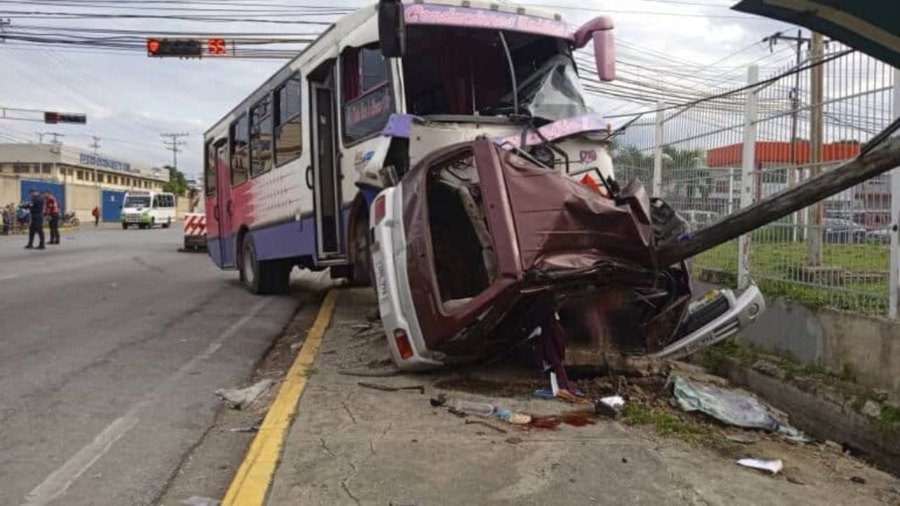 Tres muertos y ocho heridos tras accidente de tránsito en Aragua