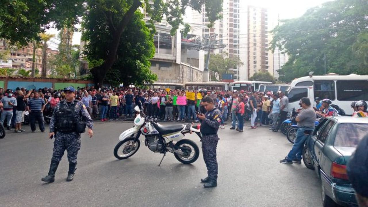 Vecinos de José Félix Ribas protestan contra abusos policiales en Petare