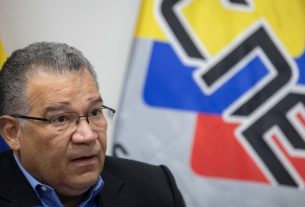 Enrique Márquez renuncia a su cargo de rector del CNE