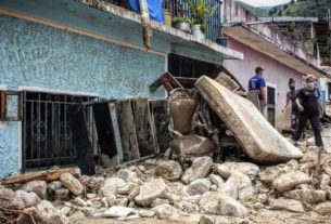 Reportan tres muertos por deslizamiento de tierra durante lluvias en Mérida