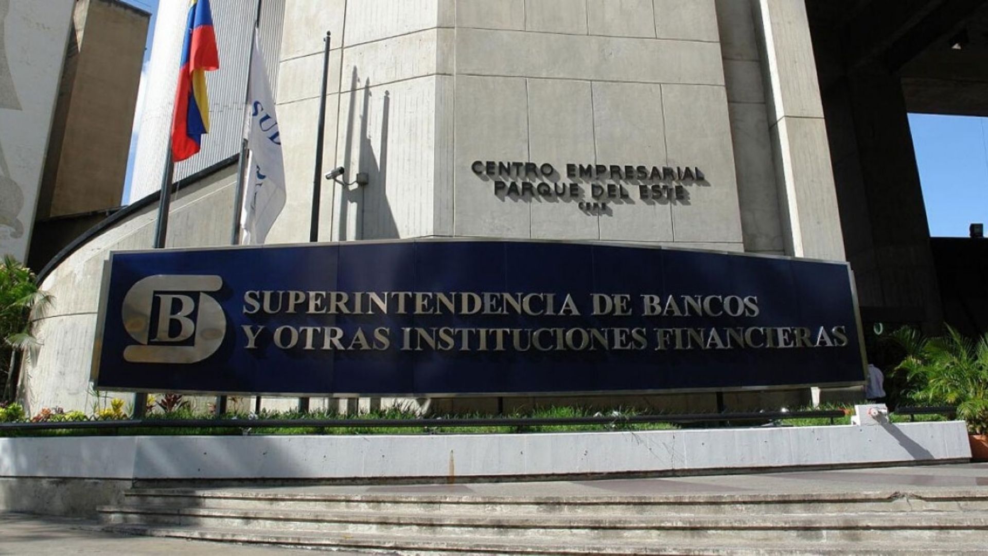 Sector bancario no laborará en todo el país este lunes