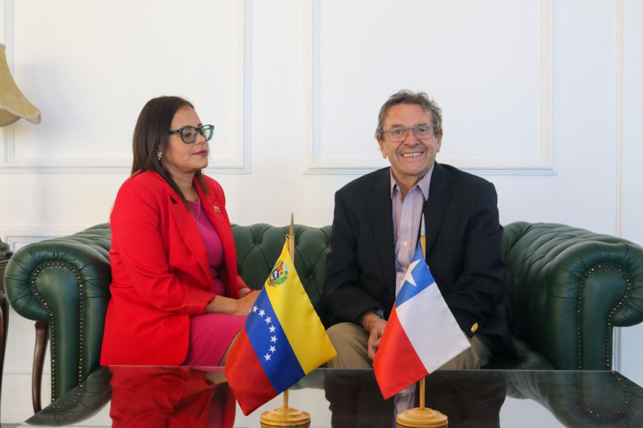 Jaime Gazmuri asumió su cargo como embajador de Chile en Venezuela