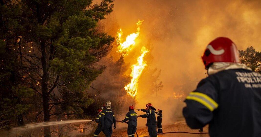Italia en alerta por más de 40 incendios activos en Sicilia