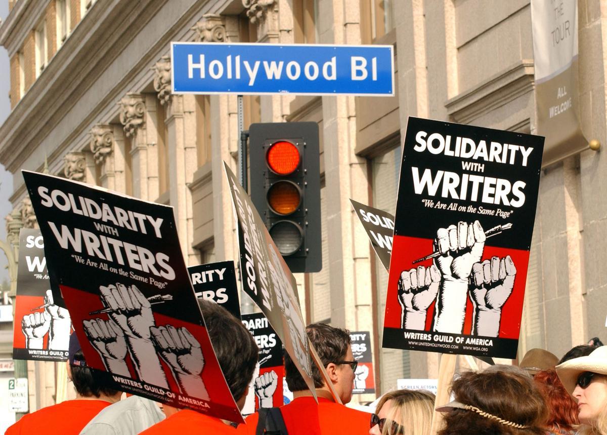 Terminó la huelga de guionistas de Hollywood luego de alcanzar acuerdo