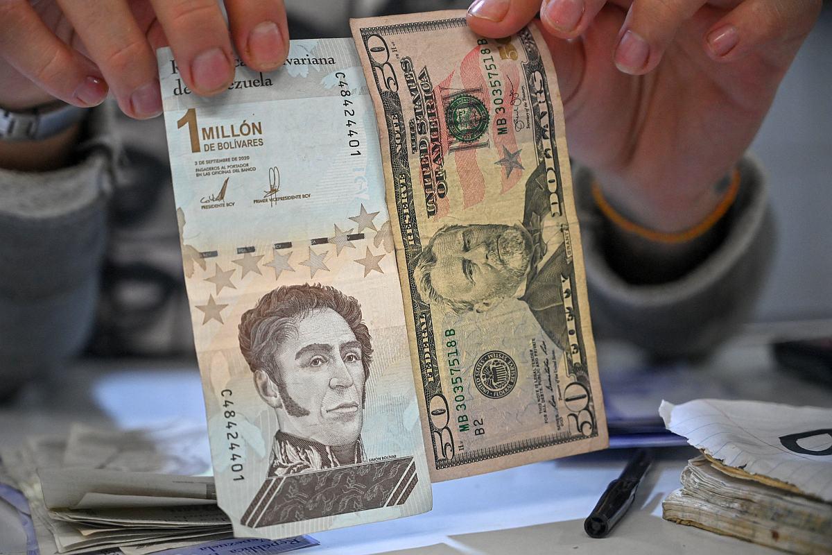 Transportistas exigen indexar el costo del pasaje al dólar