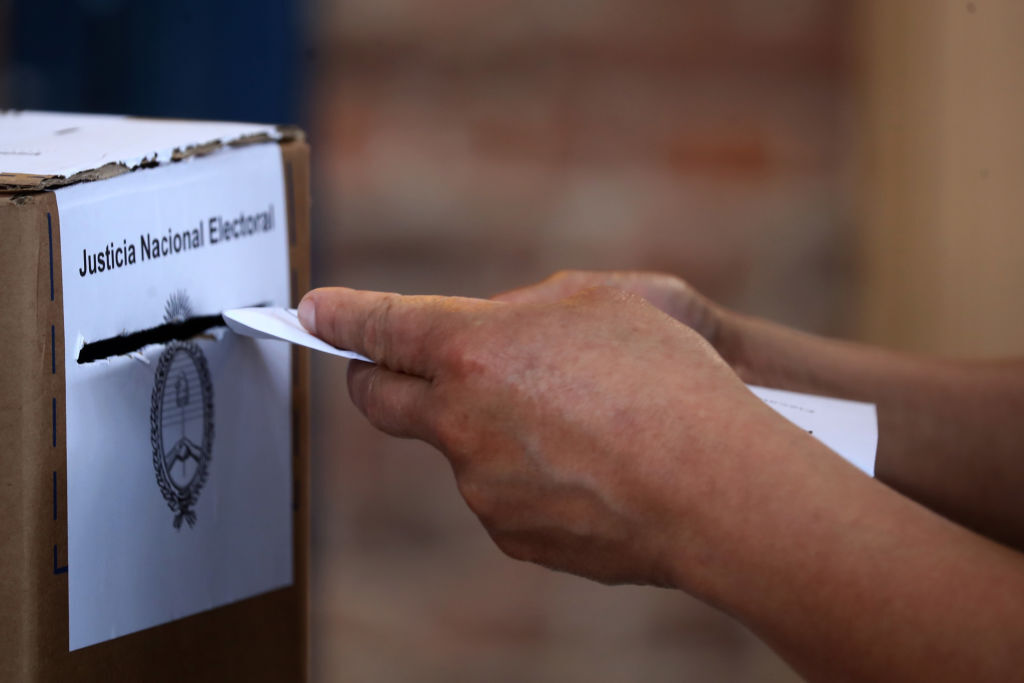 Alrededor del 74 % del padrón electoral participó en las elecciones de Argentina