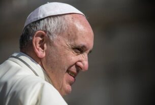 Papa Francisco invita a seguir adelante a mujeres que rechazaron la mafia