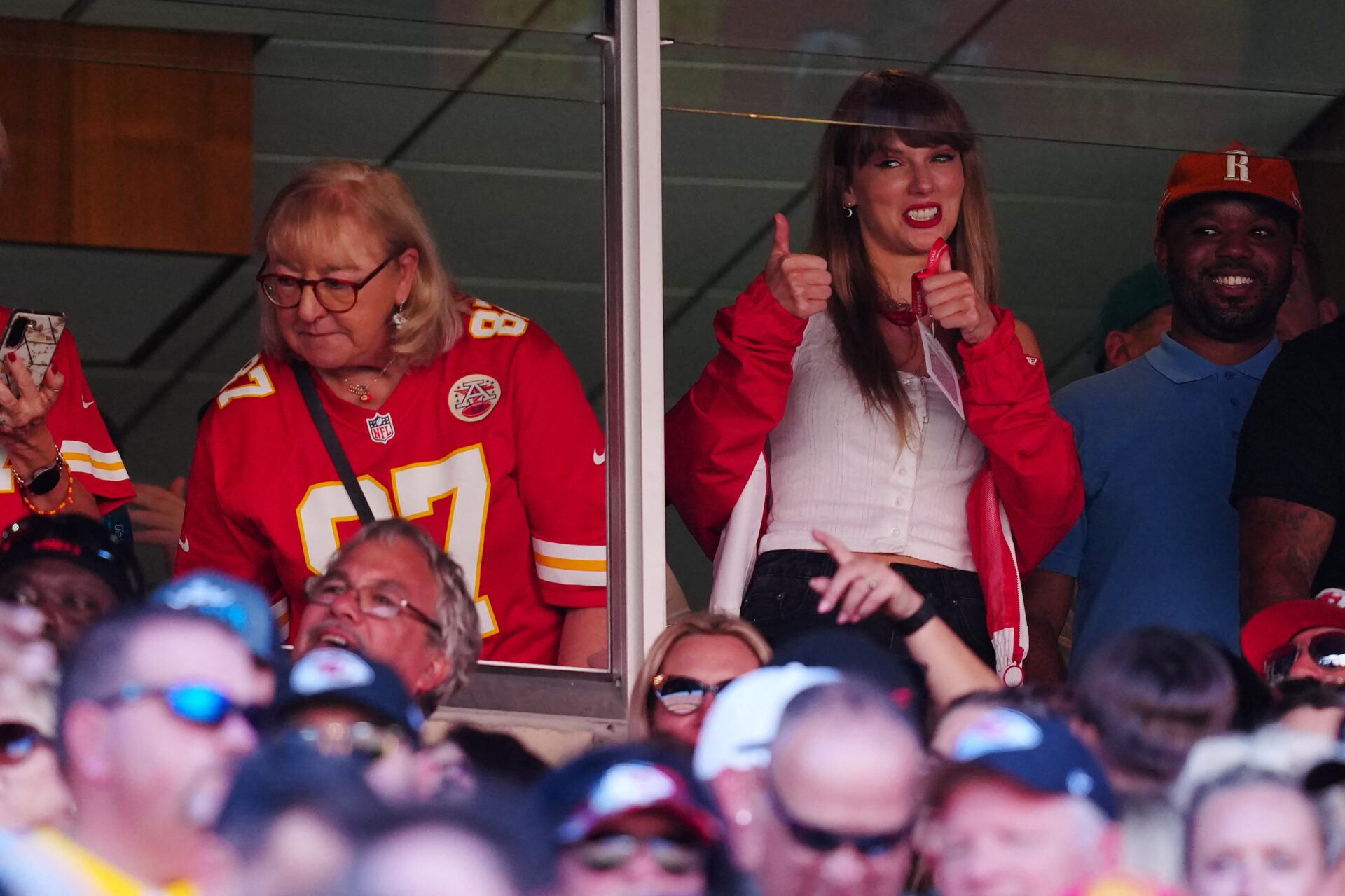 Supuesta relación entre Taylor Swift y Travis Kelce no resulta indiferente a la NFL