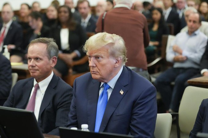 Trump recibió multa por violar la orden del juez en caso por fraude