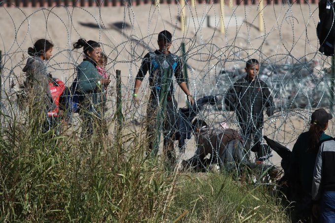 Caravana de migrantes avanzó hasta frontera de México y EEUU
