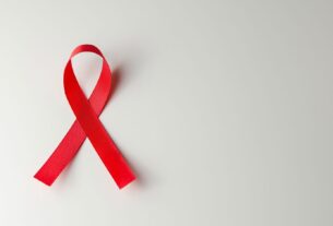 Elton John pide a diputados británicos medidas para erradicar nuevos casos de VIH