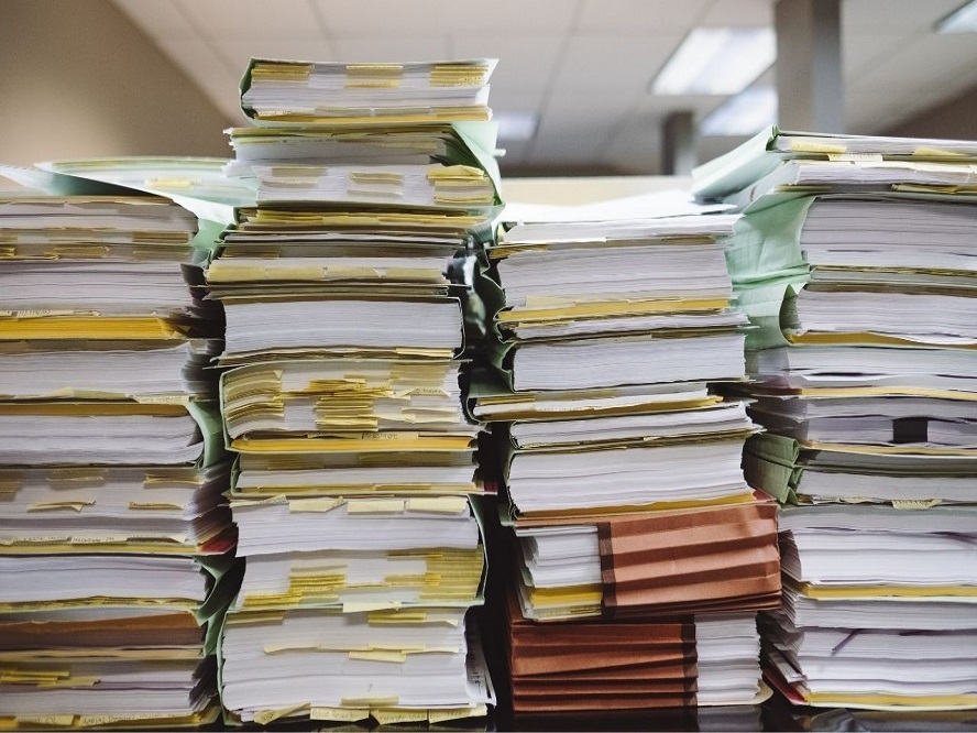 Fundación Yammine - ¡Síguelos! 8 consejos para reducir el uso de papel en la oficina - FOTO