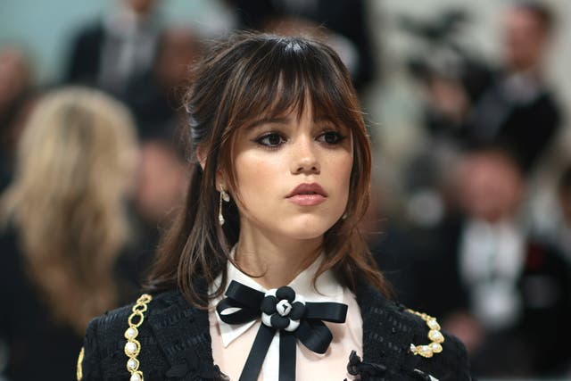 La talentosa actriz Jenna Ortega no retornará al universo de terror de "Scream" debido a compromisos de filmación en la segunda temporada de la serie de Netflix, "Merlina".