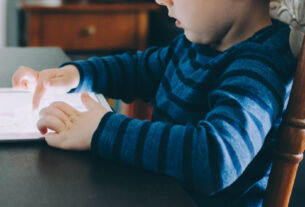 ¿Cómo prevenir el uso excesivo de pantallas en los niños?
