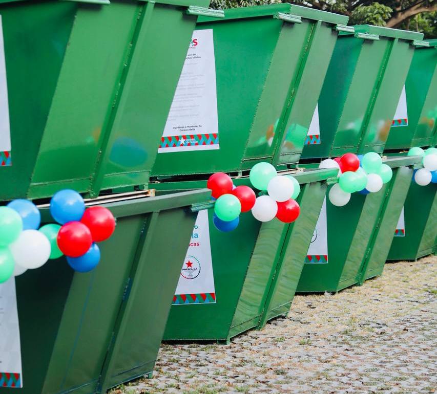 Alcaldía de Caracas adquirió más de 100 contenedores de basura para la ciudad