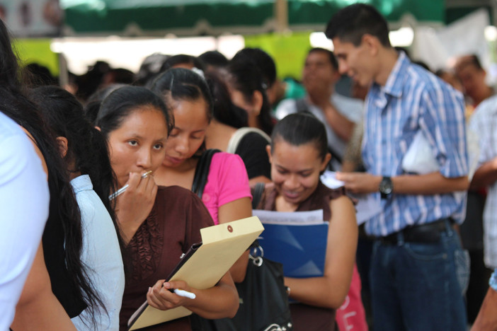 Revelan que el 69% de jóvenes de Ecuador no está en el mercado laboral