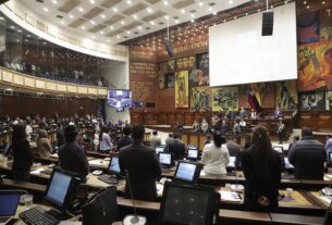Gobierno ecuatoriano propone un aumento del IVA para financiar la crisis interna