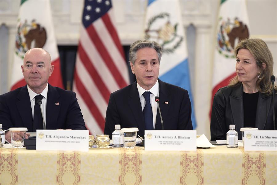 Blinken insta a México y Guatemala a redoblar la coordinación migratoria