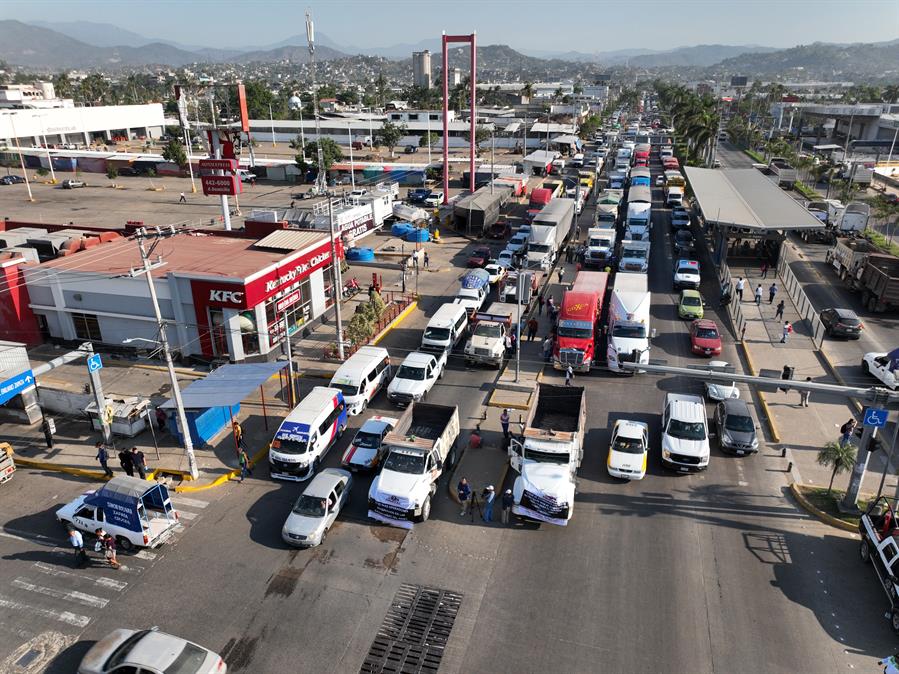Transportistas paralizaron carreteras de México para denunciar alza de violencia