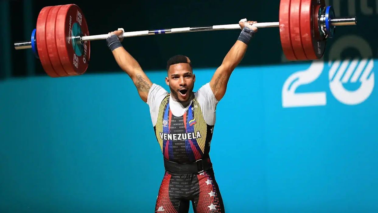 Cinco pesistas venezolanos se perfilan para París 2024