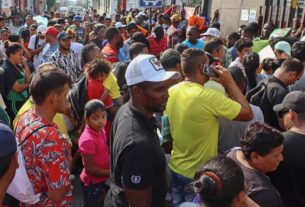 Miles de migrantes saturan oficina para solicitar refugio en frontera sur de México