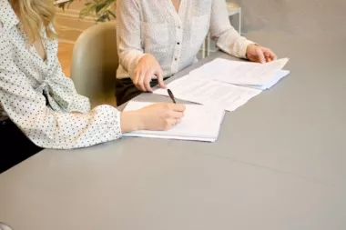 Techos de cristal: la brecha salarial en las empresas españolas supera el 10%