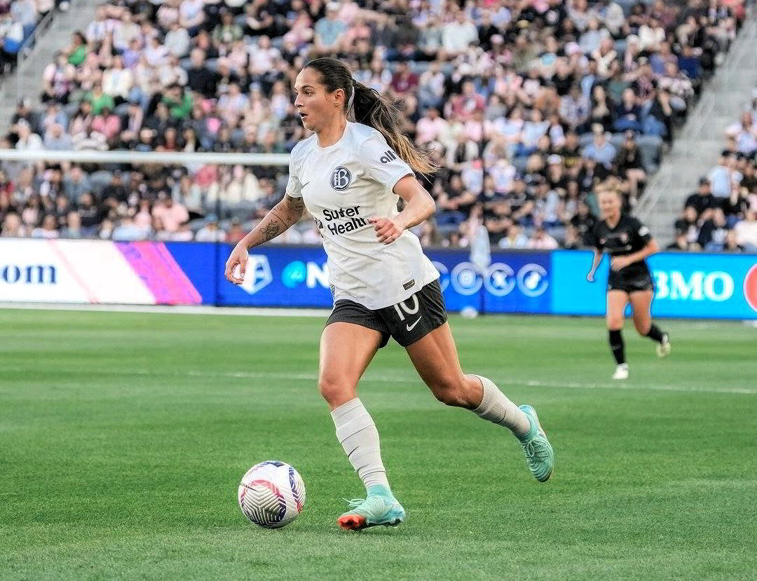 Deyna - Fuente de imagen referencial - X