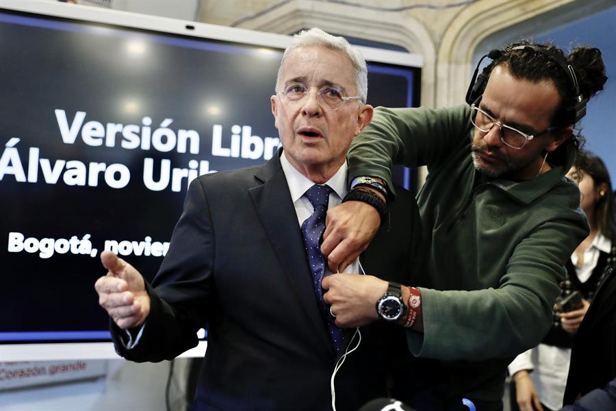 Fiscalía colombiana enjuiciará a Uribe por soborno de testigos y fraude procesal