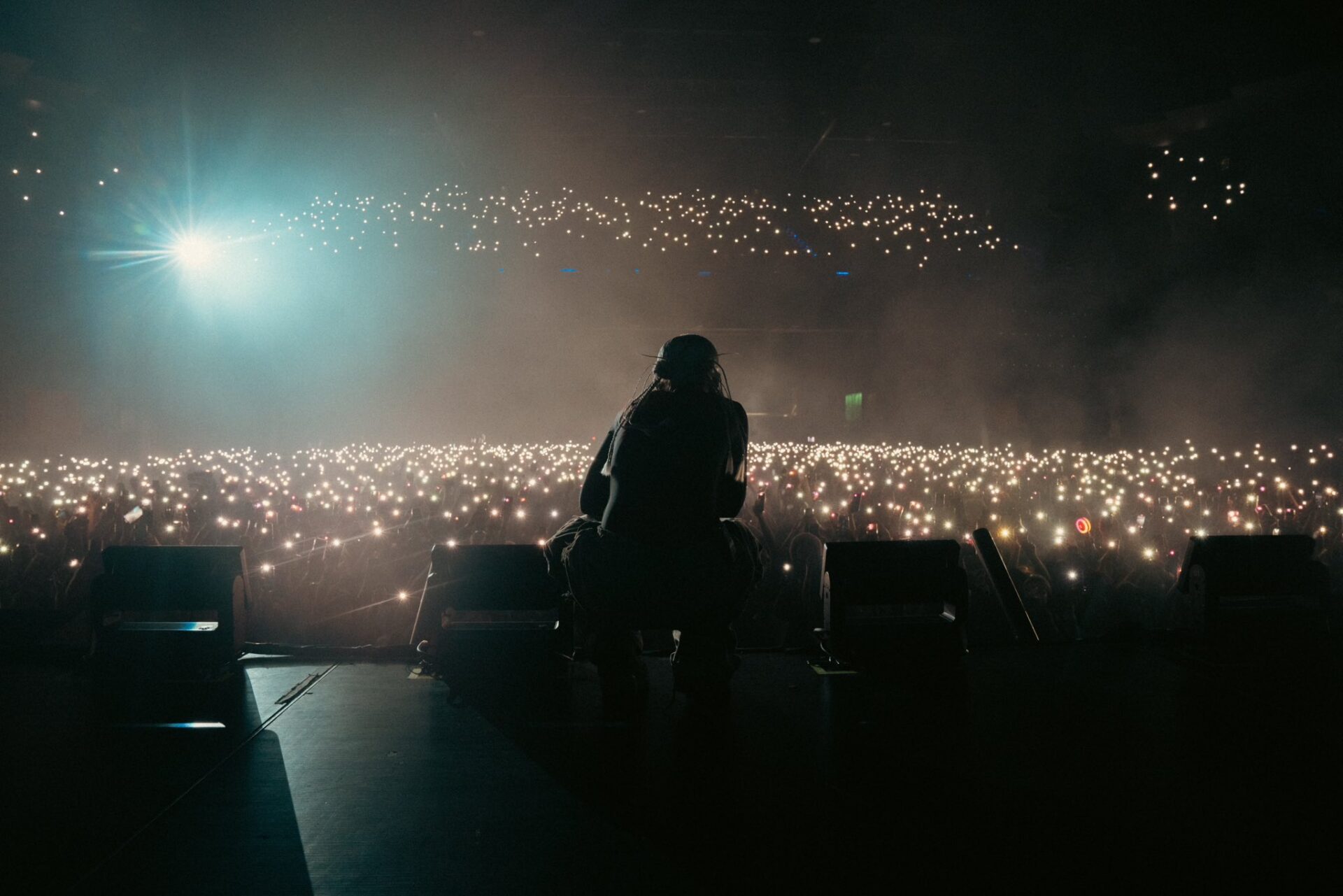 "att.": el primer álbum musical de Young Miko