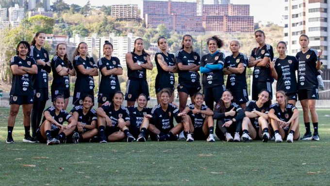 Imagen referencial - Vinotinto Femenina